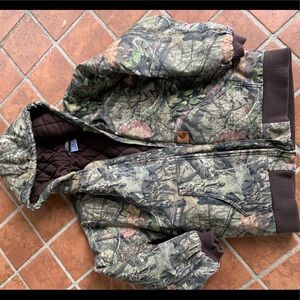 Boys carhart camouflage insulated jacket.  Sz 14/16
